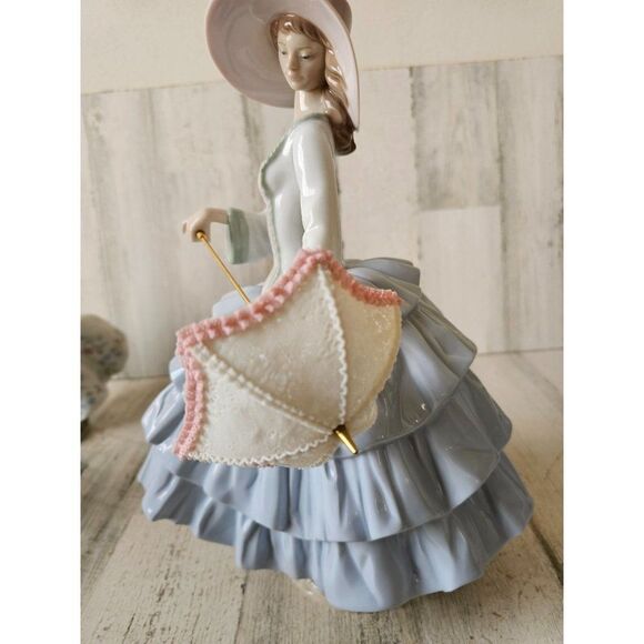 Lladro 6542 stroll in sun parasol RARE umbrella girl Victorian dress flower bonn - Picture 3 of 9